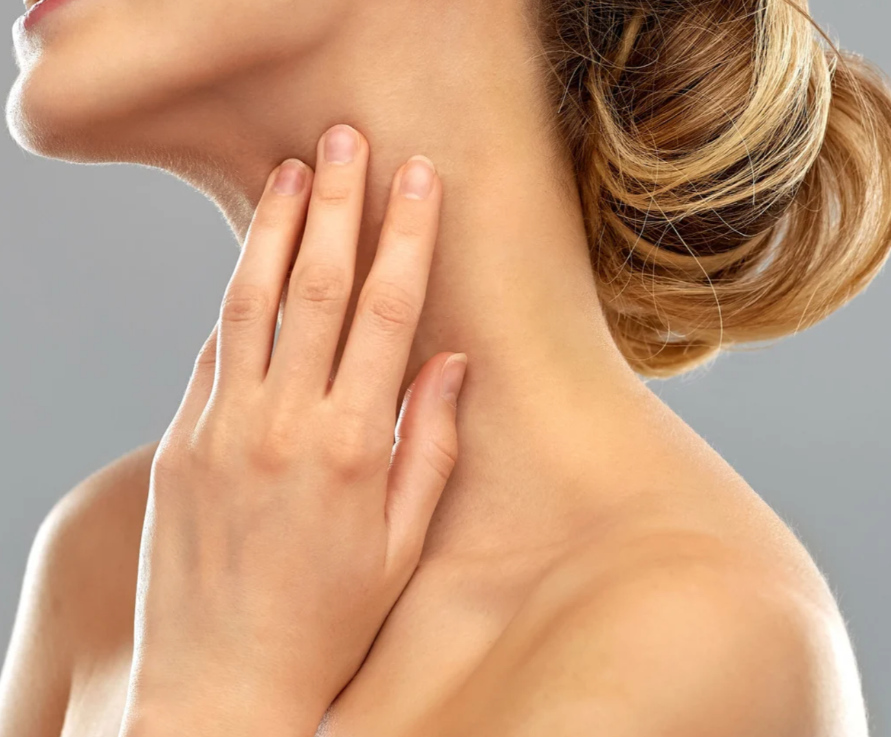 women showing trapezius after receiving trap tox treatment